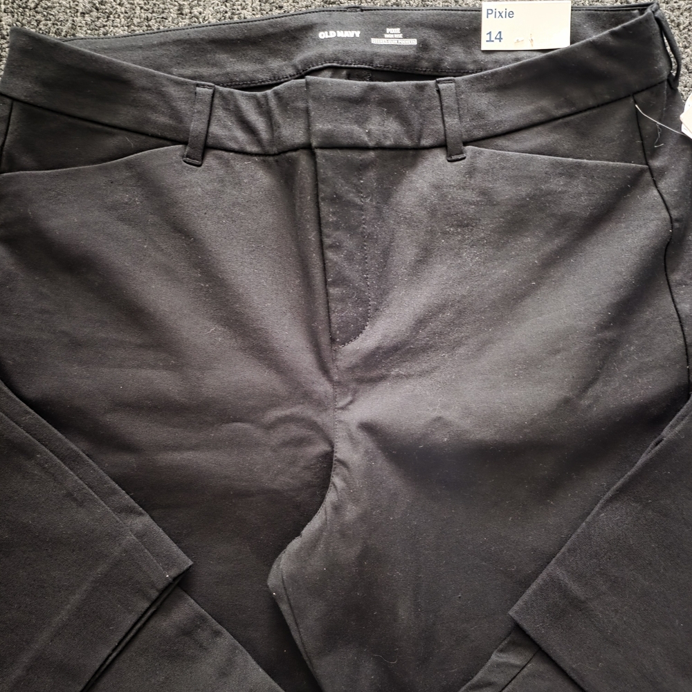 Old Navy Black High Rise Pixie Pants - Picture 2 of 4